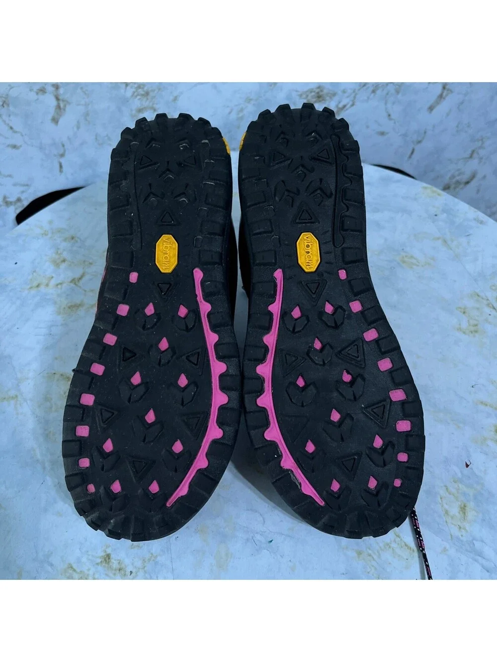 Merrell signs tread